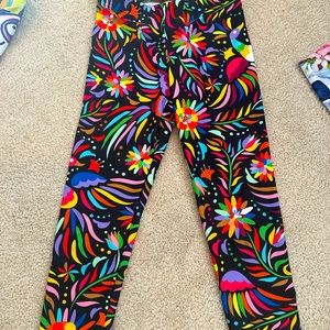 Gearbunch Small Bright Floral Print Capri Leggings
